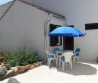 Apartment Tara, private accommodation in city Nečujam, Croatia